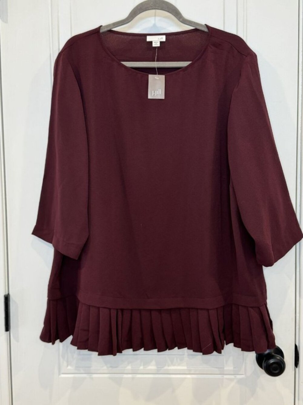 NWT J. Jill Burgandy Pleated Hem Tunic Top Scoop Neckline 3/4 Length Sleeves